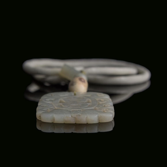 Oakridge Auction Gallery十九世紀 玉掛墜及玉透雕喜字佩  A Chinese jade toggle and a reticulated jade plaque