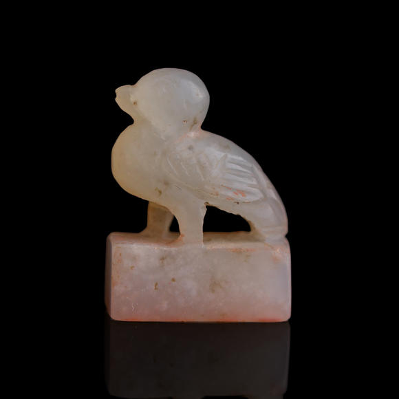 Oakridge Auction Gallery清代 白玉鵲鈕印章（附錦盒）  A Chinese white jade magpie-form seal