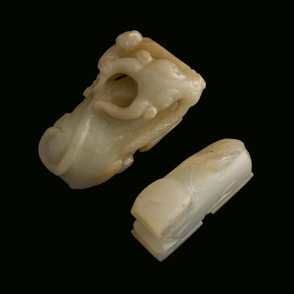 Oakridge Auction Gallery清代 玉牛掛墜及玉印  A Chinese jade carving and a jade seal