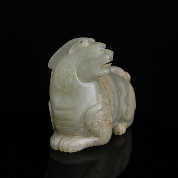Oakridge Auction Gallery明代 玉瑞獸  A Chinese jade carving of a beast