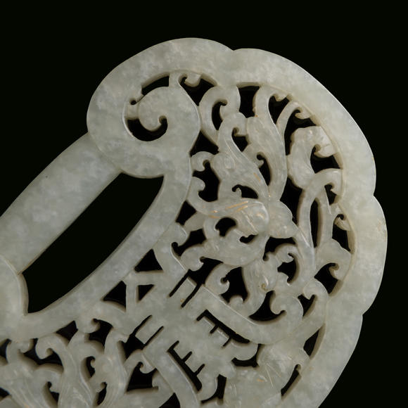 Oakridge Auction Gallery明代 玉透雕福壽紋鎖佩  A Chinese reticulated jade 'fu shou' lock-form plaque