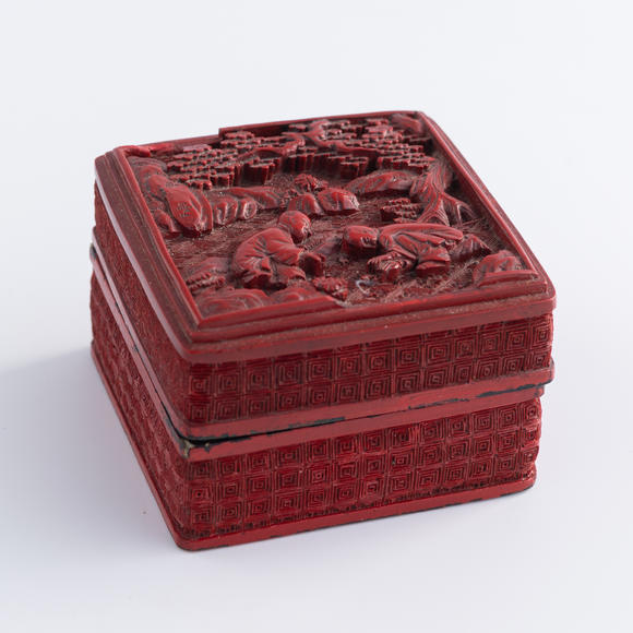 Oakridge Auction Gallery十九世紀(jì)早 剔紅人物四方香盒  A Chinese square cinnabar incense box