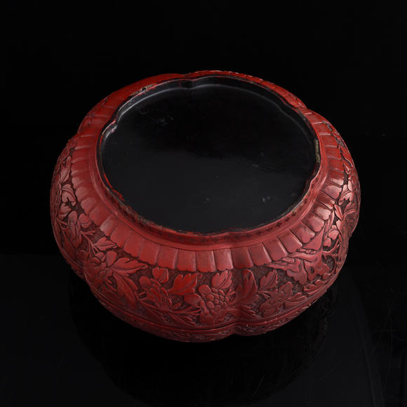 Oakridge Auction Gallery清代 剔紅雕八仙人物花口捧盒  A Chinese cinnabar 'immortals' foliate lidded box