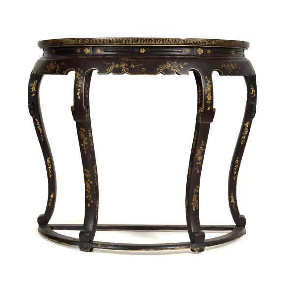 Oakridge Auction Gallery十八世紀(jì) 黑漆描金彩繪半圓桌  A Chinese gilt-lacquered half-moon table