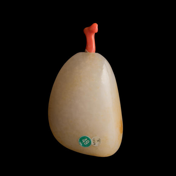 Oakridge Auction Gallery清代 白玉留皮鼻煙壺  A Chinese white jade snuff bottle with russet skin