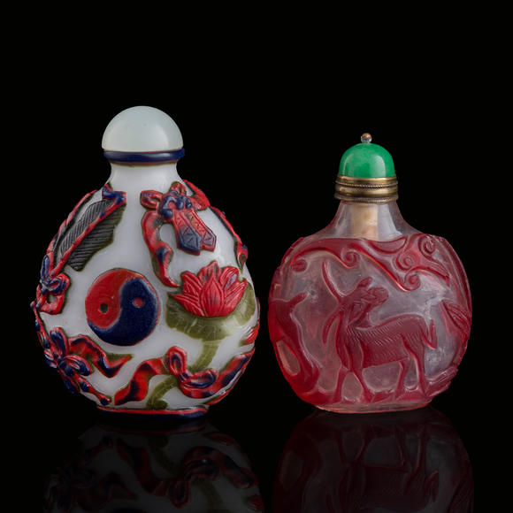 Oakridge Auction Gallery十九世紀(jì)或更晚 料器鼻煙壺兩隻  Two Chinese overlay glass snuff bottles