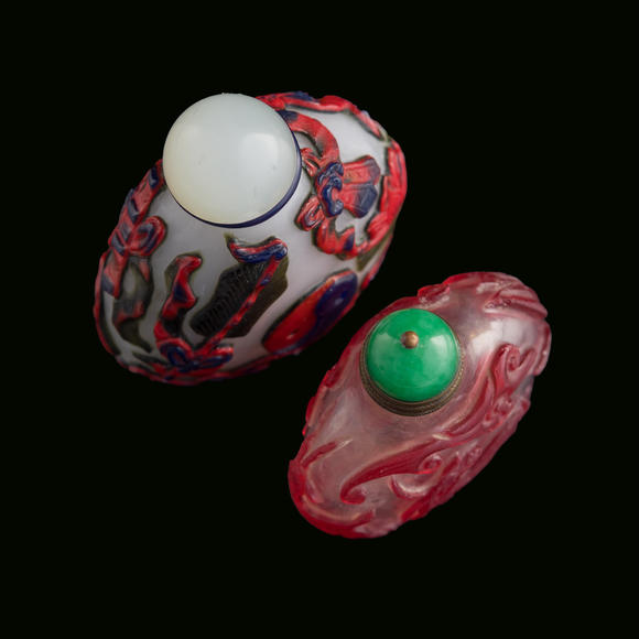 Oakridge Auction Gallery十九世紀或更晚 料器鼻煙壺兩隻  Two Chinese overlay glass snuff bottles