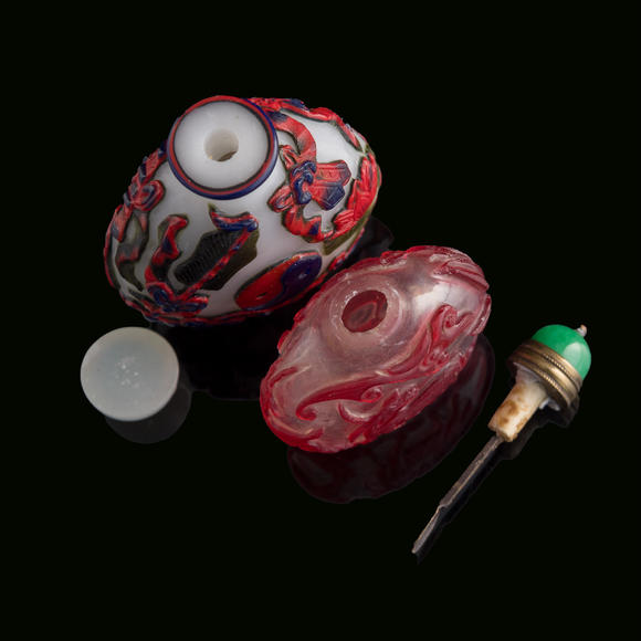 Oakridge Auction Gallery十九世紀或更晚 料器鼻煙壺兩隻  Two Chinese overlay glass snuff bottles