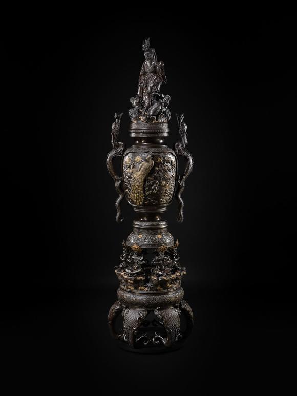 Galerie ZackeHAYASHI HARUSADA: A MONUMENTAL (234 CM) PARCEL-GILT BRONZE ‘RYUJIN AND DRAGONS’ EXHIBITION KORO (INCENSE BURNER)