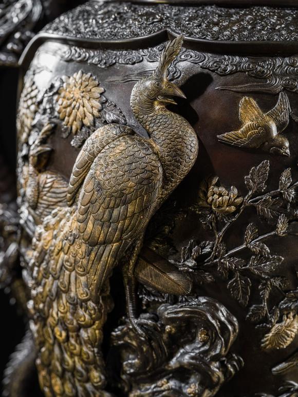 Galerie ZackeHAYASHI HARUSADA: A MONUMENTAL (234 CM) PARCEL-GILT BRONZE ‘RYUJIN AND DRAGONS’ EXHIBITION KORO (INCENSE BURNER)