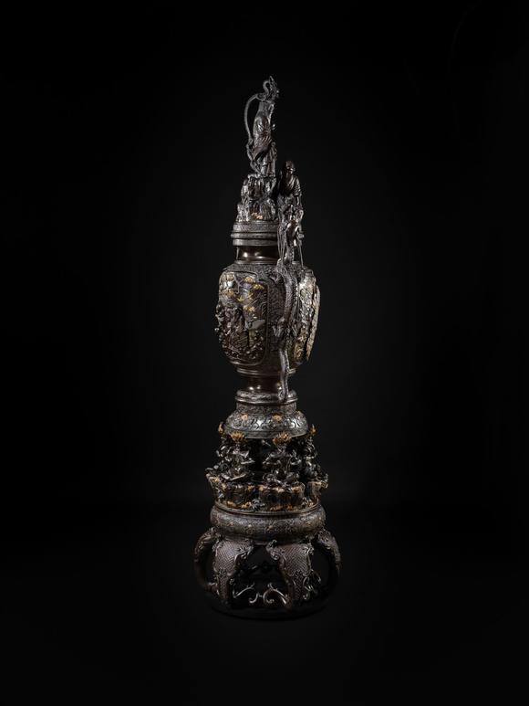Galerie ZackeHAYASHI HARUSADA: A MONUMENTAL (234 CM) PARCEL-GILT BRONZE ‘RYUJIN AND DRAGONS’ EXHIBITION KORO (INCENSE BURNER)