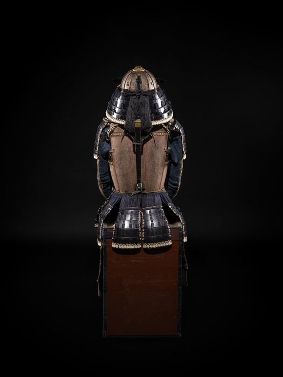 Galerie ZackeMYOCHIN: AN OKEGAWA NIMAI-DO GUSOKU (TWO-PIECE CUIRASS ARMOR) AND SUJIBACHI KABUTO, WITH NKBKHK TOKUBETSU KICHO (ESPECIALLY IMPORTANT) SHIRYO CERTIFICATE