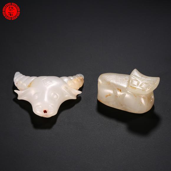 北京啟石明 玉牛首、玉臥牛一組