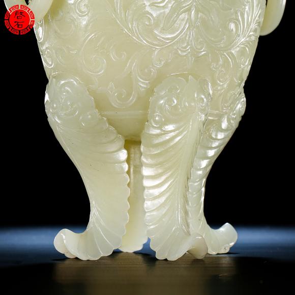 北京啟石清中期 寶相花紋雙耳活環(huán)四足賞瓶