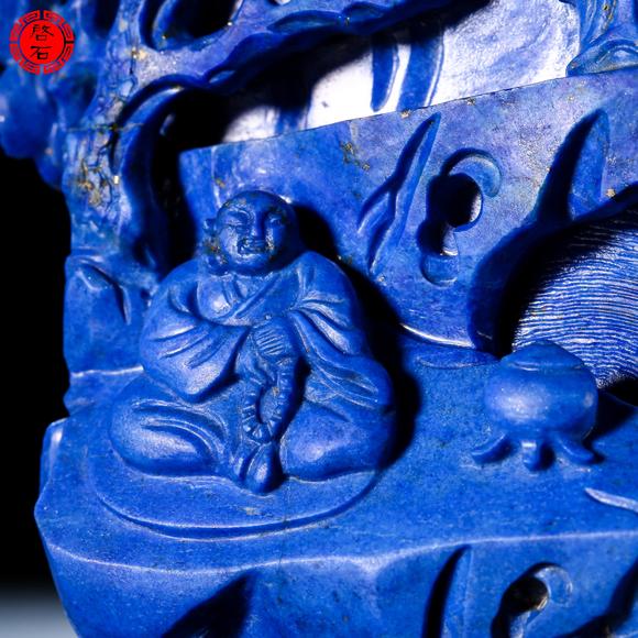 北京啟石清 青金石雕松下羅漢山子擺件（帶木座）