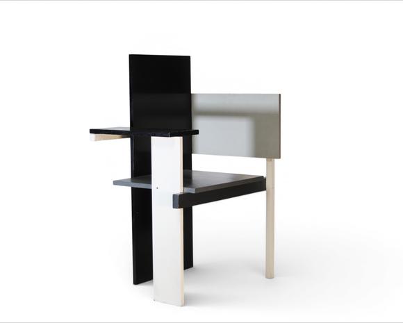 Goldfield Auction sarlsGERRIT THOMAS RIETVELD (1888-1964), chaise ? Berlin ?, modèle créé en 1923, structure en bois peint noir, blanc et gris à composition géométrique asym