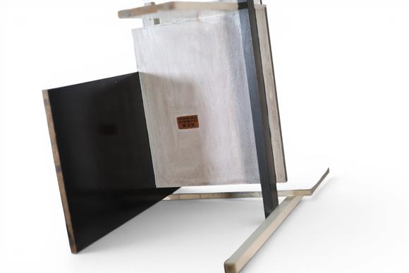 Goldfield Auction sarlsGERRIT THOMAS RIETVELD (1888-1964), chaise ? Berlin ?, modèle créé en 1923, structure en bois peint noir, blanc et gris à composition géométrique asym