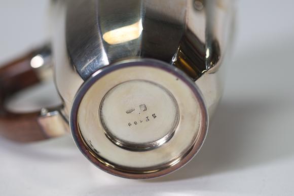 Goldfield Auction sarlsPhilippe Wolfers (1858-1929) pour Wolfers Frères, service à thé et café en argent massif de style Art Déco, comprenant une théière, une cafetière, un