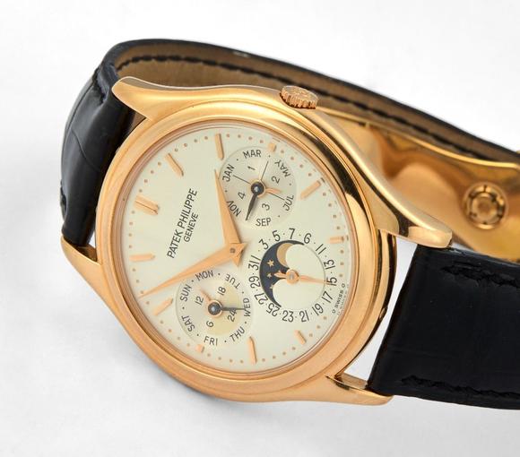 RoseberysPatek Philippe. An 18ct rose gold perpetual calendar wristwatch?
R