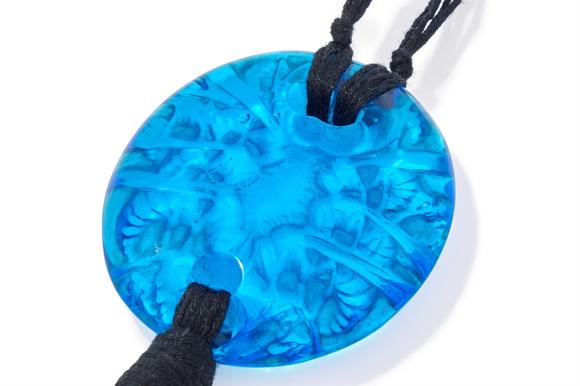 DreweattsRENé LALIQUE, A GLASS 'GUéPES' PENDANT