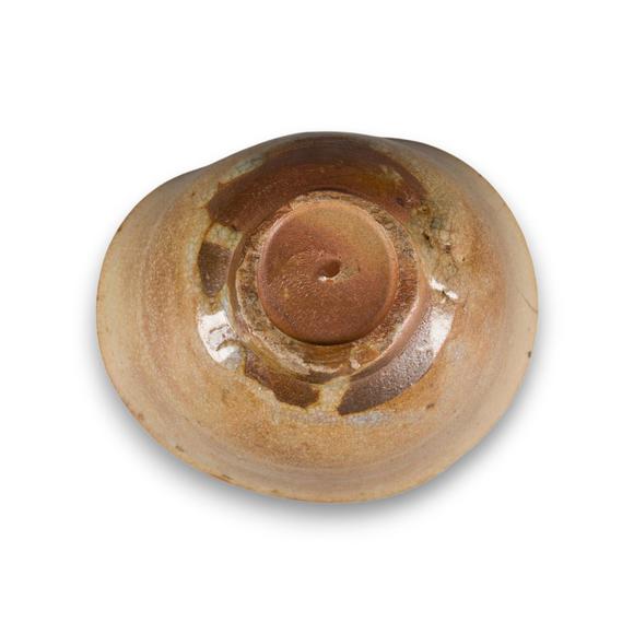 Hargesheimer Kunstauktionen DüsseldorfEINE KARATSU-CHAWAN (TEESCHALE)