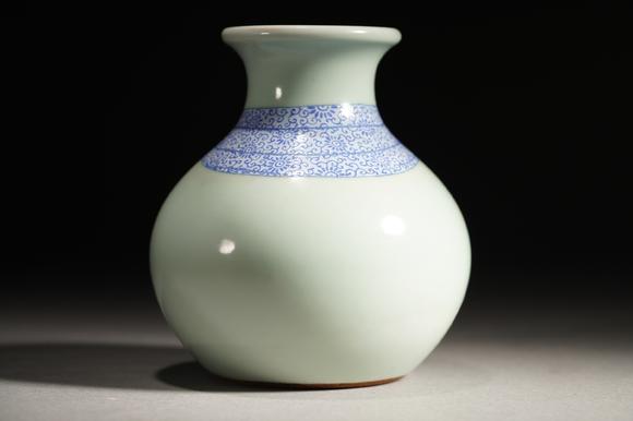 古河會(huì)青花小抱月瓶