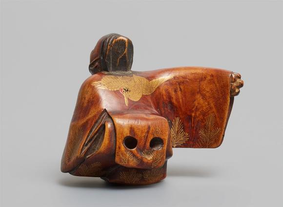 Kunsthaus Lempertz KGA small boxwood netsuke of a manzai dancer. 19th century
