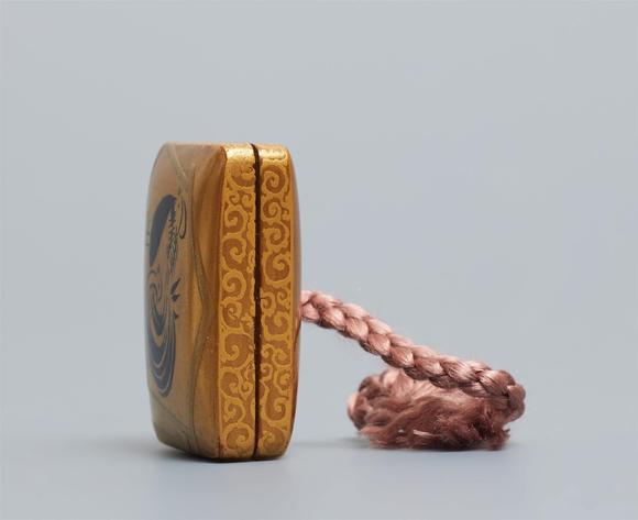 Kunsthaus Lempertz KGA small gold lacquer hako netsuke. 19th century
