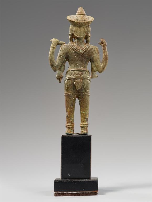 Kunsthaus Lempertz KGA small Khmer bronze figure of four-armed Vishnu. Cambodia. 12th century