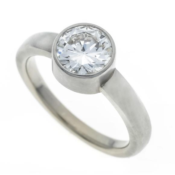 Historia AuktionshausSolitary diamond ring, platinum, un