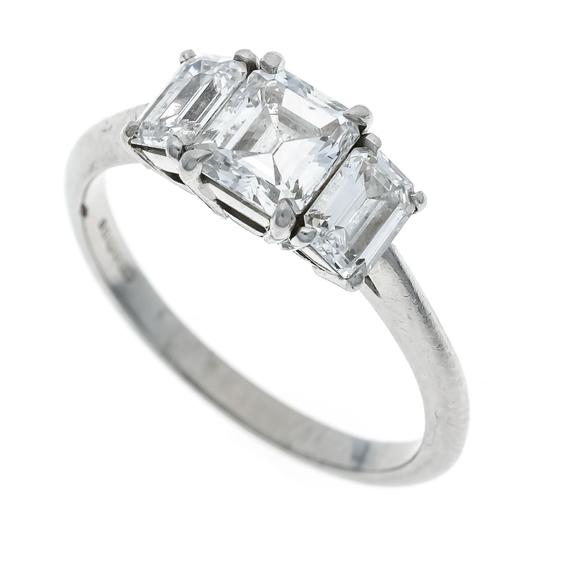 Historia AuktionshausTiffany & Co. diamond ring, platinu