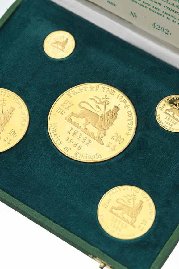 Piguet - H?tel des VentesEmpire d'éthiopie, Coffret de cinq monnaies en or 900, 1966, 75ème anniversaire de l'Empereur Haile Sélassié I et 50 ans de règne, 152