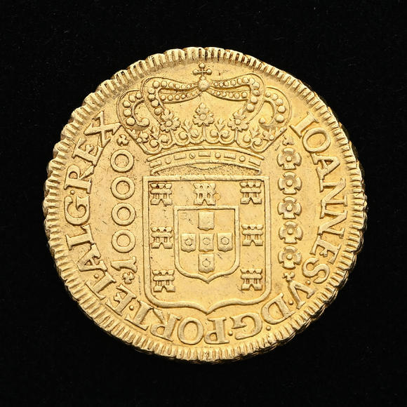 Piguet - H?tel des VentesBrésil, Jo?o V (1724-1750), 10.000 reis en or, 1727, Minas Gerais, tranche feuillagée, diam. 3,3 cm, 26,8 g.