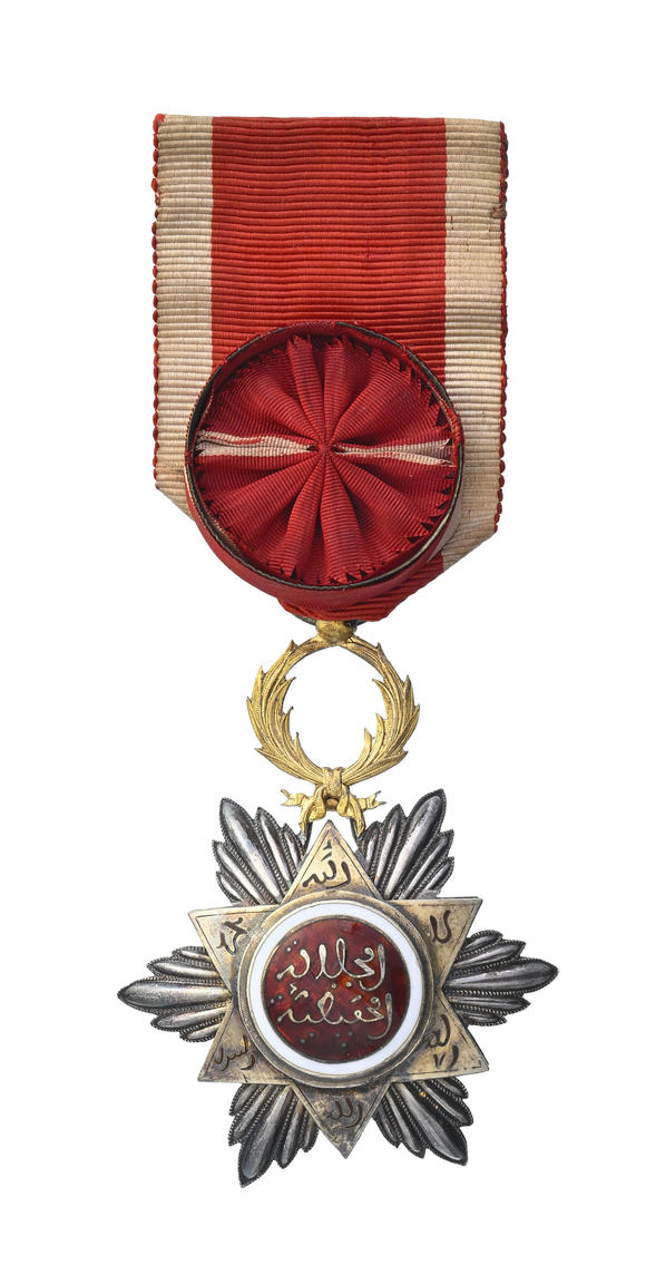 Piguet - H?tel des VentesRoyaume du Maroc, Ordre de l'Ouissam Hafidien, créé en 1910, étoile d'Officier en argent, vermeil et émail, diam. 4,9 cm