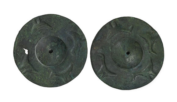 Piguet - H?tel des Ventes2 saillants de bouclier en bronze, Luristan, fin IIe - début Ier millénaire av. J.-C., diam. 13,3 cm