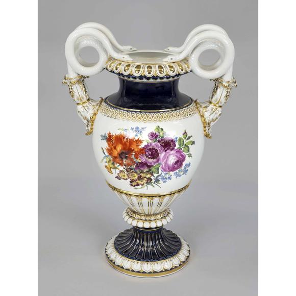 Historia AuktionshausMonumentale Schlangenhenkelvase, Me