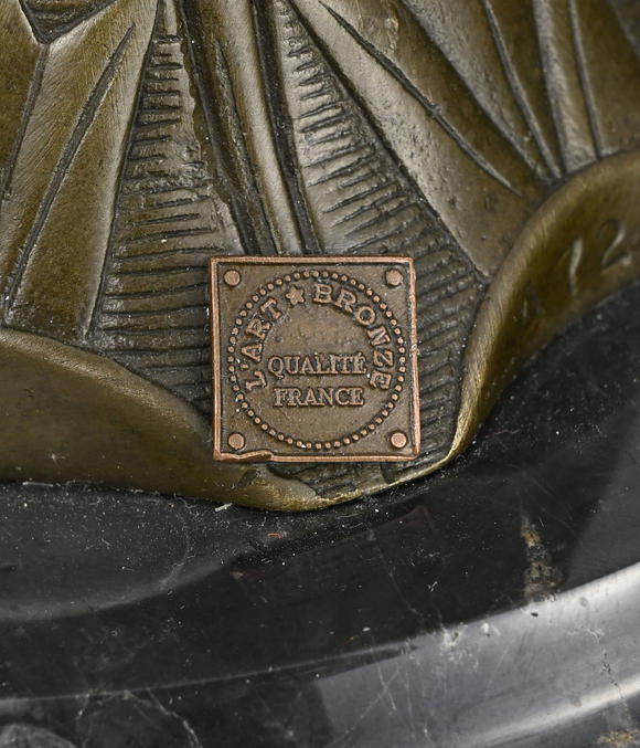 Piguet - H?tel des VentesDanseuse, sculpture en bronze signée F. Preiss, cachet fondeur  L'Art Bronze qualité France , socle en marbre, h. 45 cm