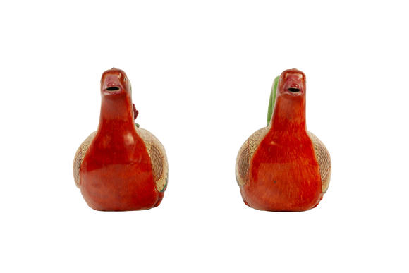 Piguet - H?tel des Ventes2 verseuses en porcelaine en forme de canard, Chine, dynastie Qing, l. 19,5 cm 2 duck-shaped porcelain ewers, China, Qing dynasty, 19.5 cm long