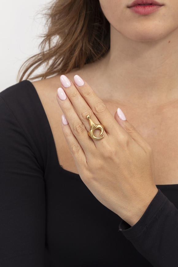 Piguet - H?tel des VentesLalaounis, bague signe du zodiaque or 750 stylisant le symbole du bélier