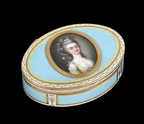 Piguet - H?tel des VentesTabatière ovale en or et émail, prob. Hanau, vers 1780–1790, miniature de femme en émail plein, 2,7x8,5x6,2 cmOval gold and enamel snuff box, probably Hanau, circa 1780–1790, 2,7x8,5x6,2 cm