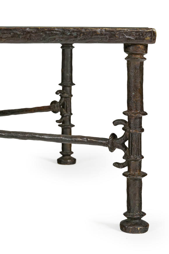 Piguet - H?tel des VentesDiego Giacometti (1902-1985),  Table Grecque , c. 1965, bronze patiné brun, plateau en verre, 45x111,8x81,5 cm