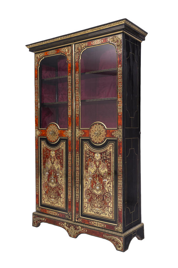 Piguet - H?tel des VentesBibliothèque d'époque Louis XIV, en marqueterie d'écaille rouge, nacre et laiton, riche ornementation de bronze doré, 233x146x52 cm
