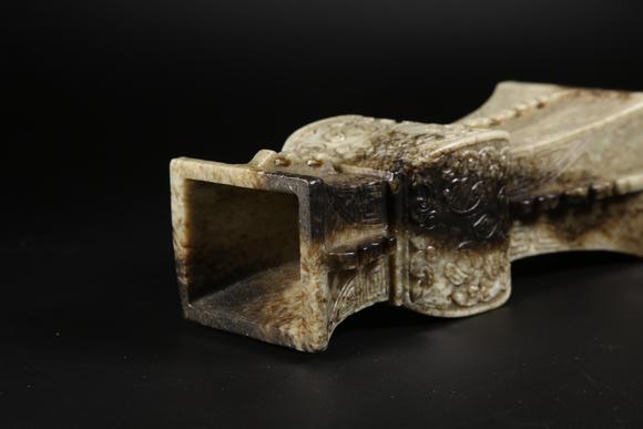 千美會和田玉獸面紋出戟花觚