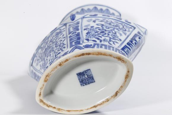 千美會(huì)青花八寶紋菱形雙耳尊