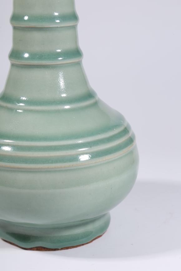 千美會(huì)龍泉窯弦紋盤口瓶