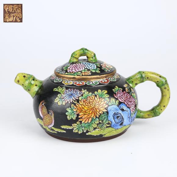 千美會(huì)紫砂胎畫(huà)琺瑯安居樂(lè)業(yè)紋竹節(jié)形執(zhí)壺