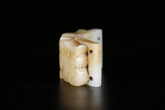 千美會和田玉雕獸面紋掛飾