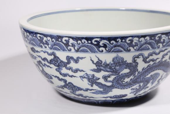 千美會(huì)青花雲(yún)龍紋缽式碗