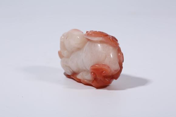 千美會南紅瑪瑙羊手把件