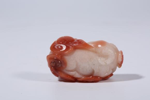 千美會南紅瑪瑙羊手把件